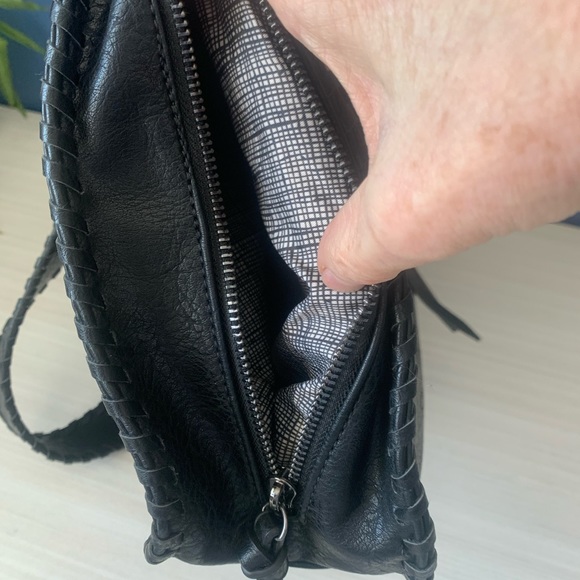 Antik Kraft large vegan crossbody bag - Picture 10 of 11